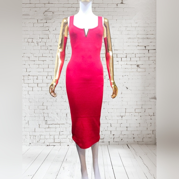 Galita Tight red dress with a golden detail in the center - Picture 4 of 9